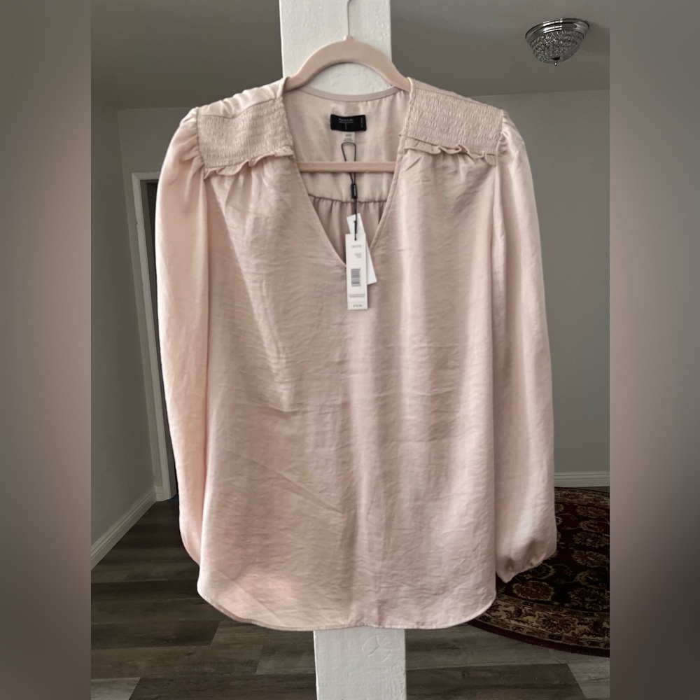 Tahari Woman Pale Pink V-Neck Long Sleeve Blouse